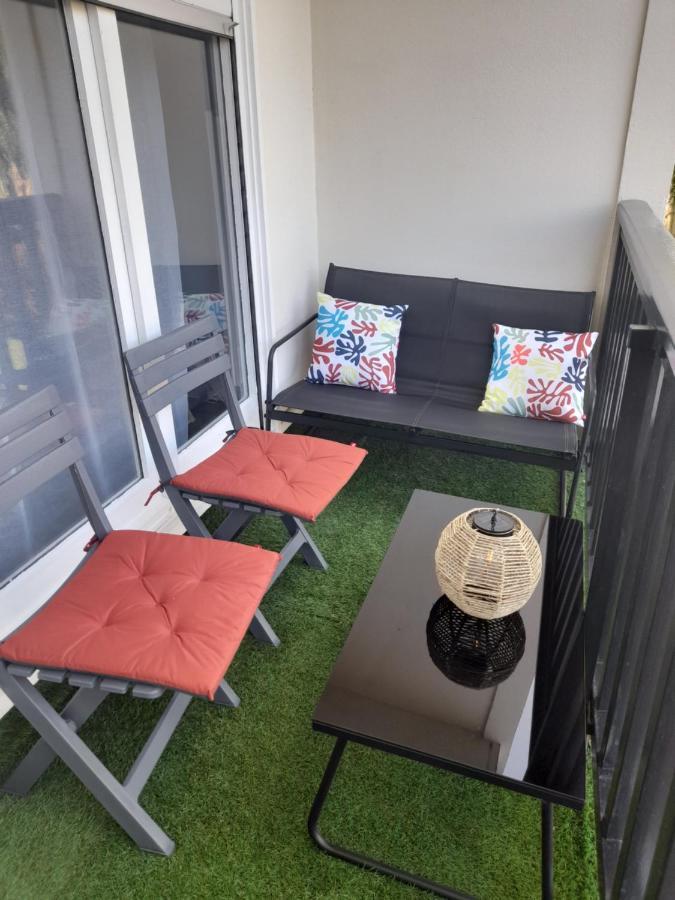 T2 Avec Balcon Refait A Neuf Apartment *